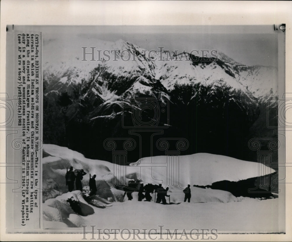 1962 Press Photo Indian Army Men Patrol the Kashmir Mountain Frontier - Historic Images