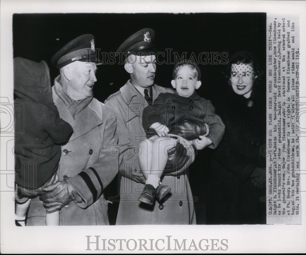 1951 Press Photo Gen Eisenhower with his son Maj. John Eisenhower and his family-Historic Images