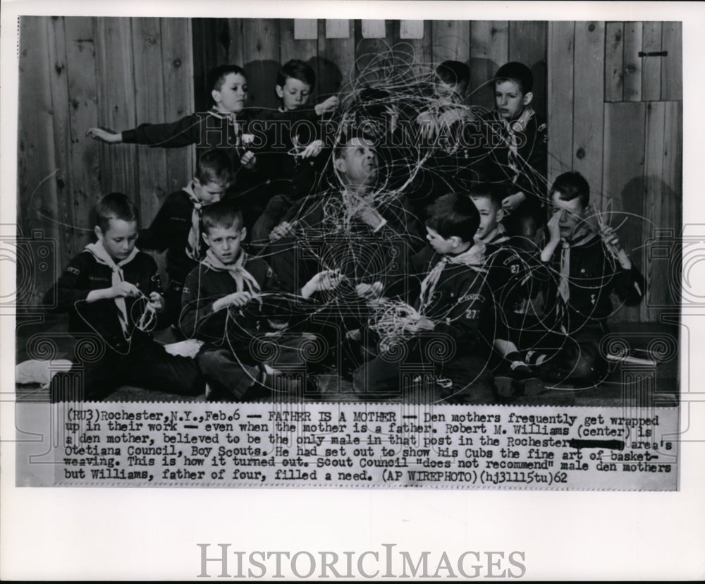 1962 Press Photo Robert M. Williams den mother of Otetiana Council Boy Scouts - Historic Images