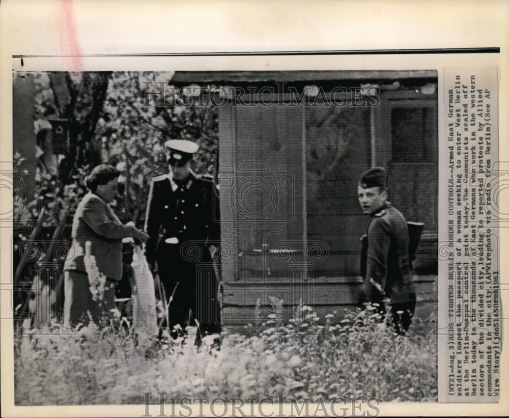 1961 Press Photo Armed East German soldiers inspect woman&#39;s passport at the gate- Historic Images