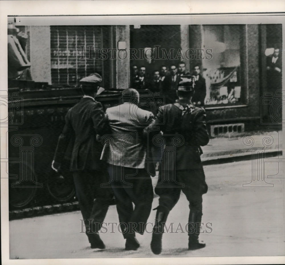 1961 East Berliner assisted by US soldier and West Berlin policeman - Historic Images