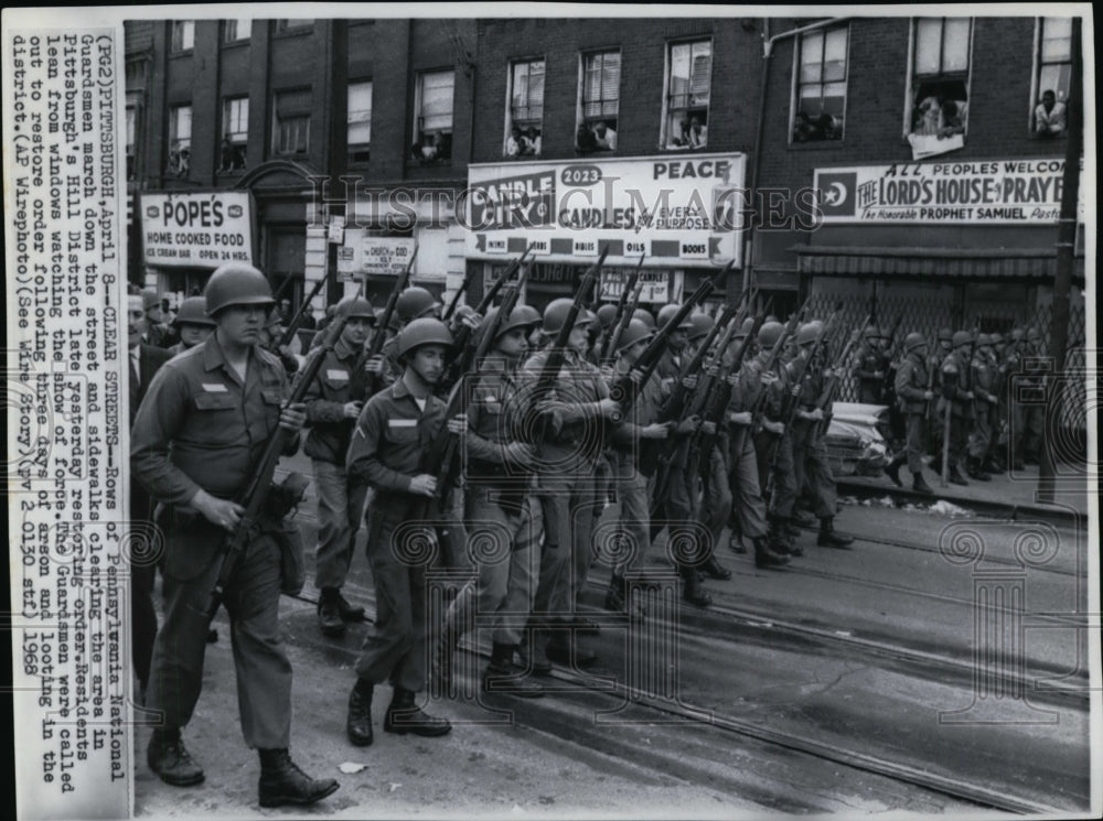 1968 Press Photo Pennsylvania Guardsmen march down in Pittsburgh Hill District- Historic Images