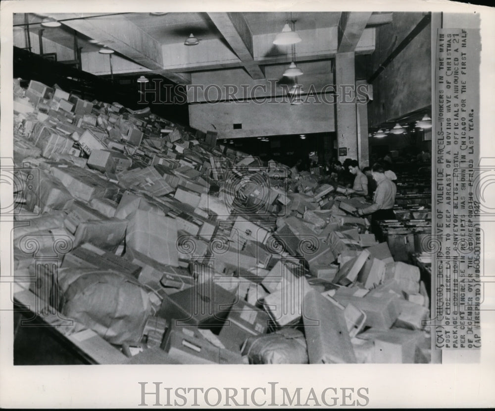 1947 Press Photo Workers in the main post office - Historic Images