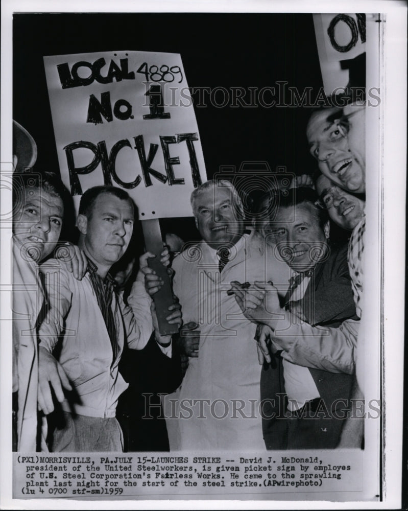 1959 Press Photo David McDonald given picket sign by US Steel Corp. employees- Historic Images