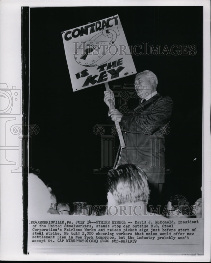 1959 Press Photo David McDonald holds picket sign outside US Steel Corp Works - Historic Images
