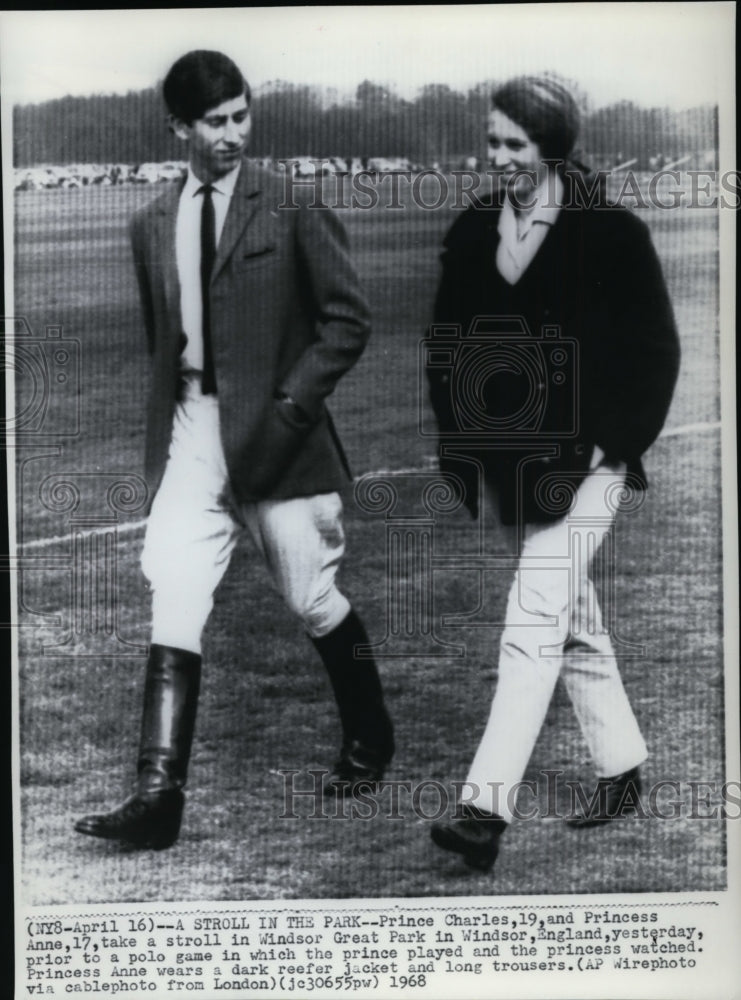 1968 Press Photo Prince Charles & Princess Anne stroll in Windsor Great Park - Historic Images