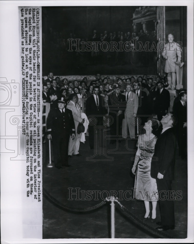 1957 Press Photo Queen Elizabeth &amp; President Nixon Look Up at Capitol Dome-Historic Images