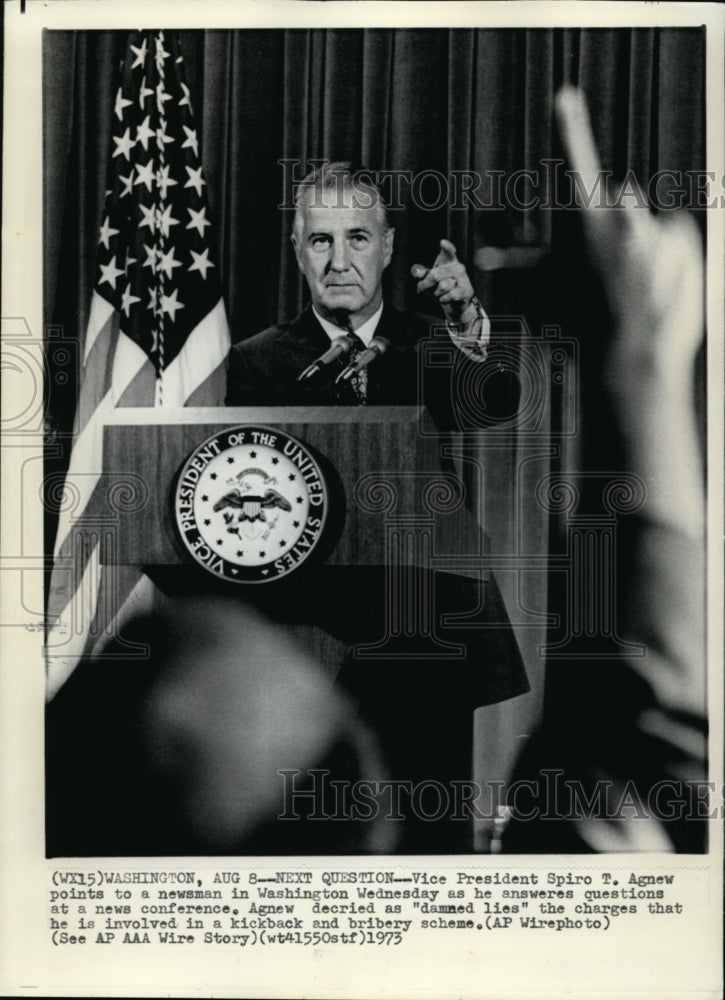 1973 Press Photo VP Spiro T Agnew answered question on bribery, kickback charges-Historic Images