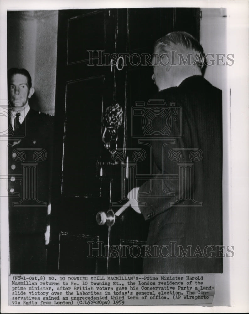 1959 Press Photo Prime Minister Harold MacMillan Returns to No. 10 Downing St. - Historic Images