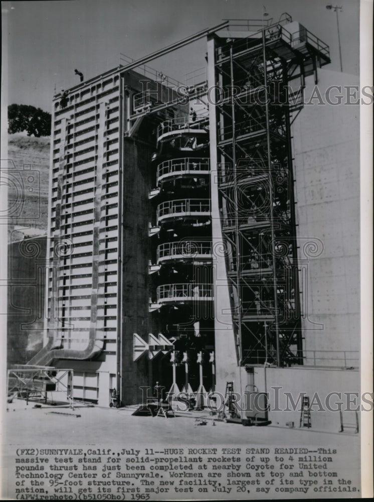 1963 Press Photo Rockets-Equipment, Huge Rocket Test Stand Ready, Sunnyvale, CA.-Historic Images