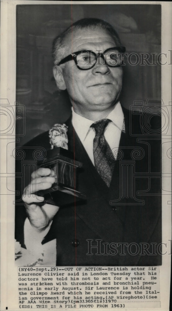 1970 British actor Sir Laurence Oliver - Historic Images