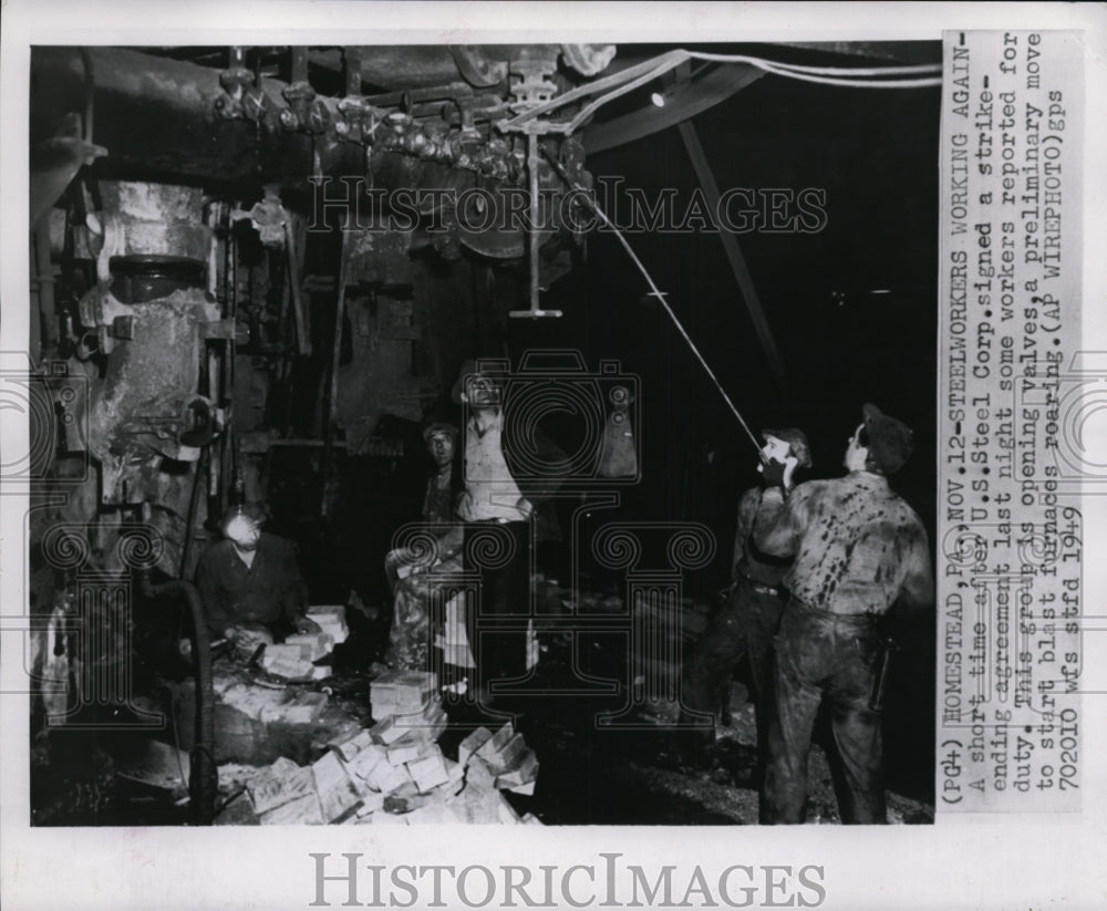 1949 Press Photo Steelworkers opening valves, preliminary move to start blast - Historic Images