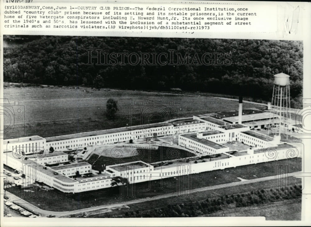 1973 Press Photo Federal Correctional Institution Holds Howard Hunt Jr. - Historic Images