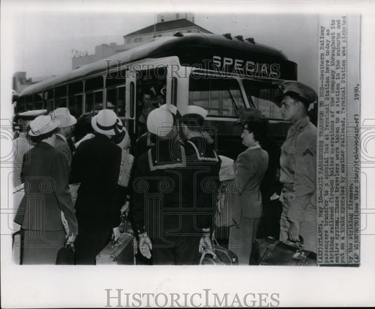 1950 Press Photo Railroad firemen strike at Terminal Station in Atlanta - Historic Images