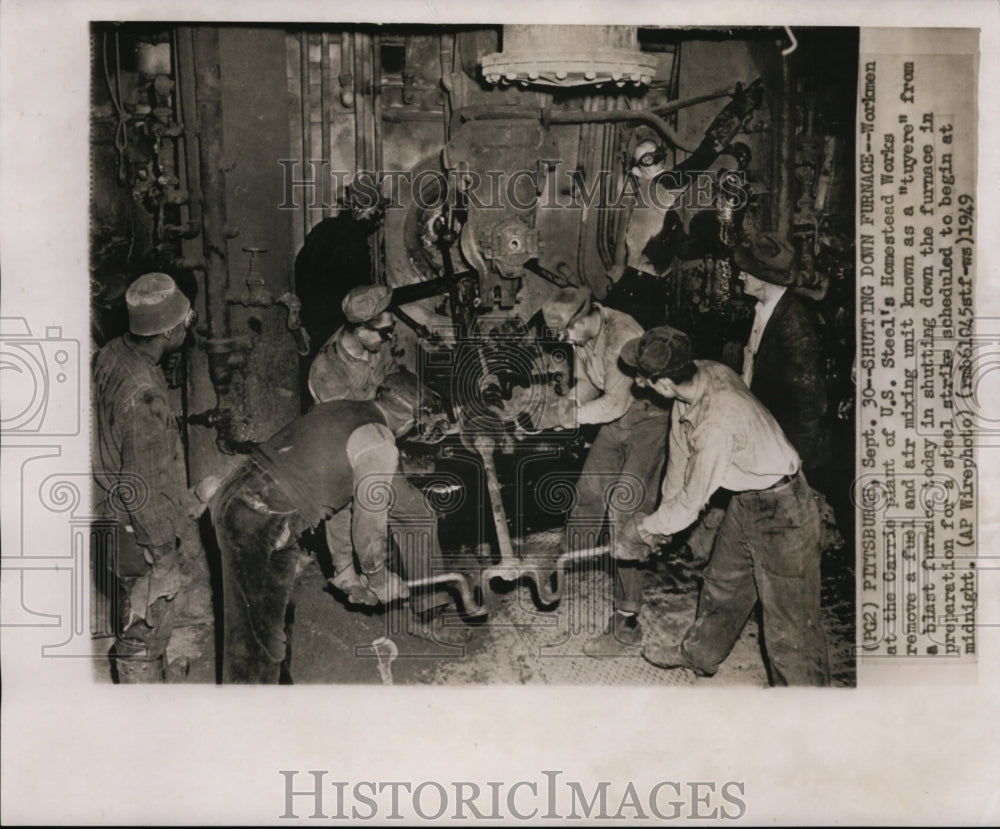 1949 Press Photo US Steel's Carrie plant workmen prepare for steel strike-Historic Images