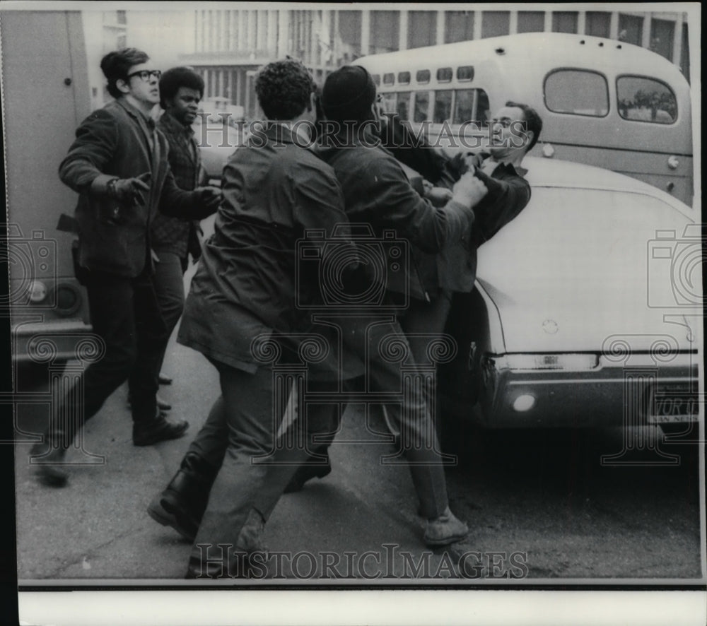 1969 Press Photo Striking students accost plain clothes policeman, Berkeley-Historic Images