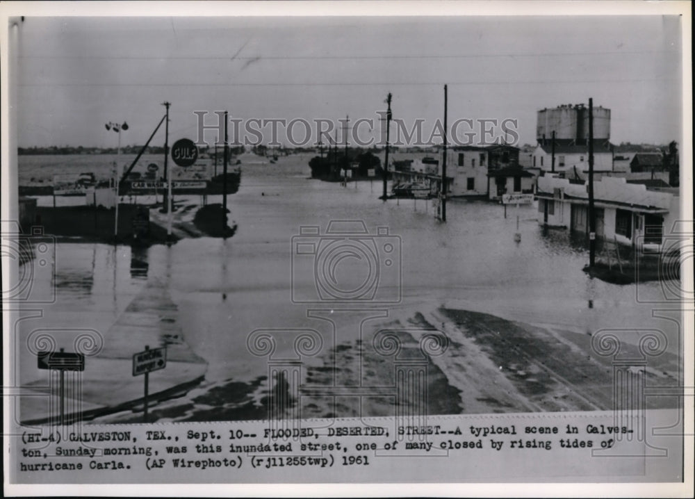 1961 Press Photo Flooded street in Galveston due to hurricane Carla - cvw20114 - Historic Images