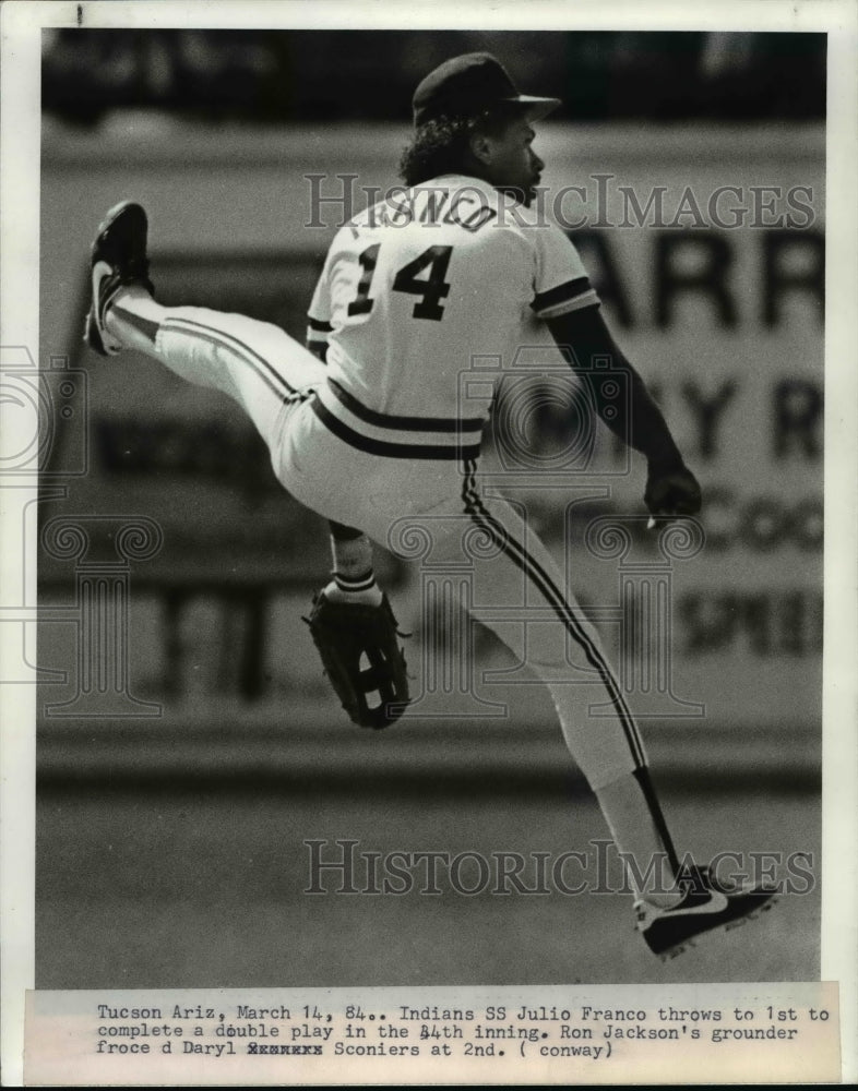 1984 Press Photo Julio Franco throws to 1st to complete double play 44th inning - Historic Images