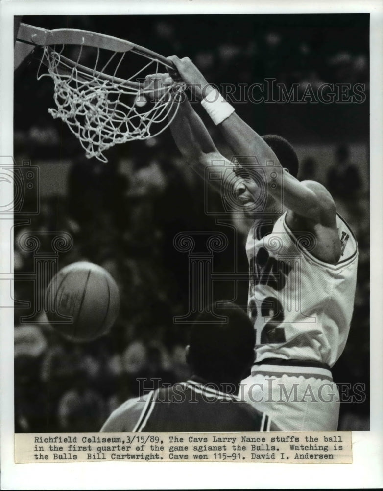 1989 Press Photo The Cavs Larry Nance dunks ball against the Bulls- Richfield- Historic Images