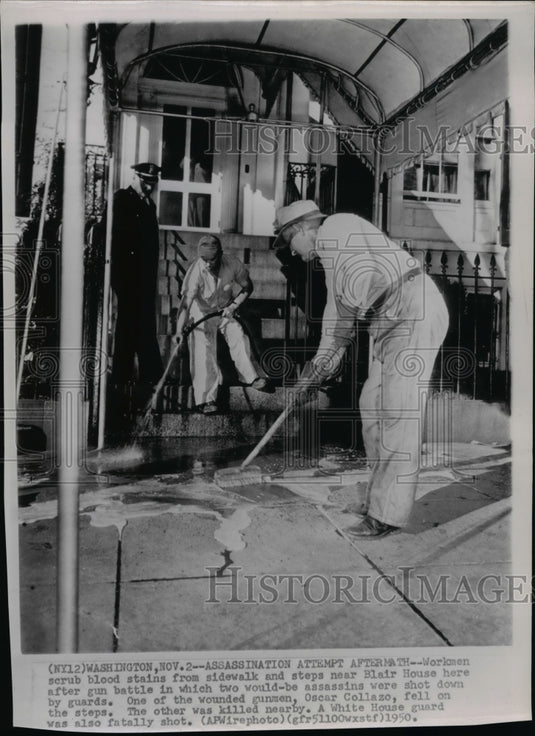 1950 Press Photo Workmen scrub blood stains from the Blair House in Washington - Historic Images