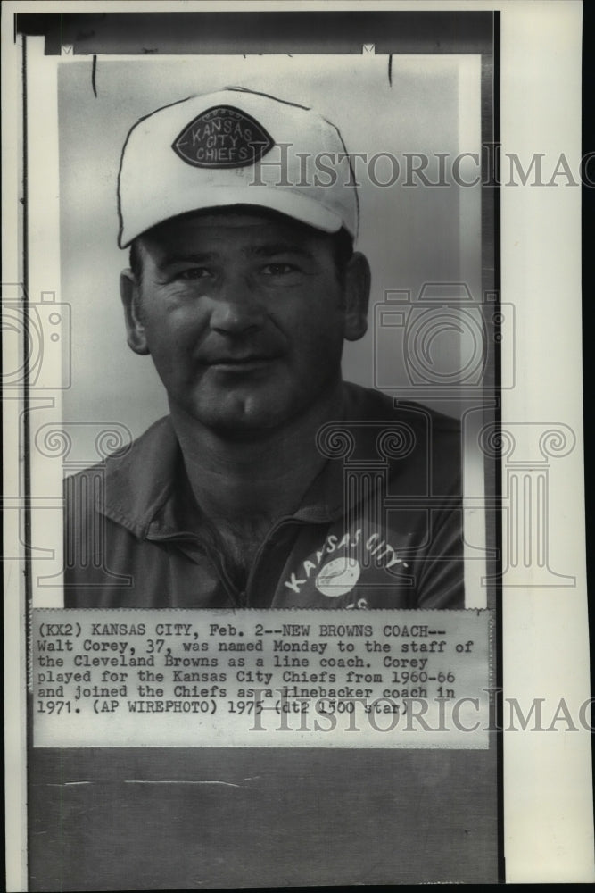 1975 Press Photo Walt Corey, new Line Coach for the Cleveland Browns-Historic Images