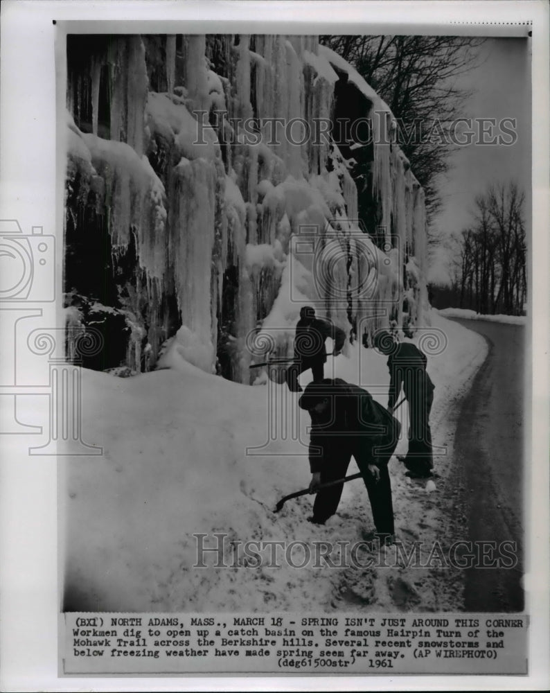 1961 Press Photo North Adams Massachusetts Working Men During Winter - cvw20515 - Historic Images