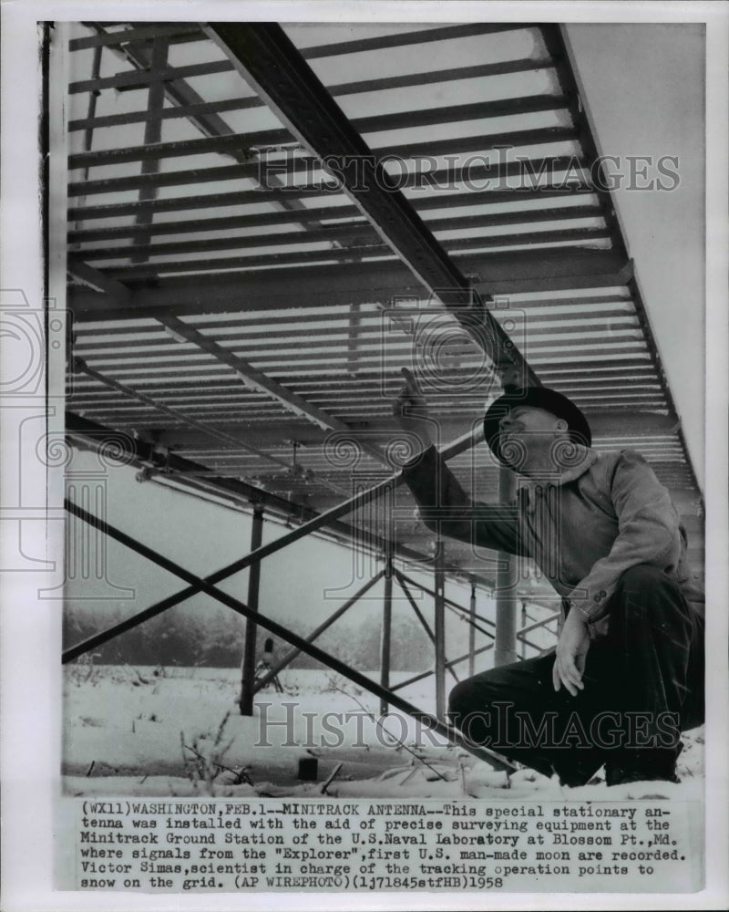 1958 Press Photo Victor Simas, In Charge of US Tracking Unit, Maryland Station - Historic Images