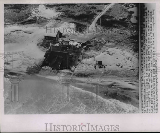 1954 House caved in during hurricane Carol in New England - Historic Images