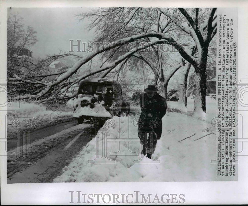 1958 Press Photo16 inch snowstorm fell overnight- paralyzing Baltimore, Maryland - Historic Images