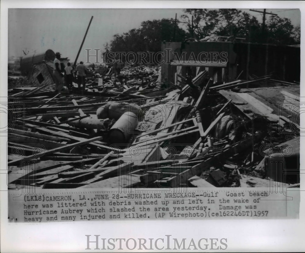 1957 Press Photo Gulf Coast beach in Cameron, La devastated by Hurricane Aubrey - Historic Images