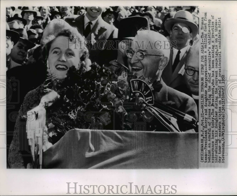 1952 Press Photo Pres Harry Truman & daughter Margaret- Whistle-Stop Tour- Historic Images