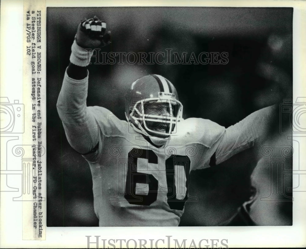 Press Photo Defensive end Bubba Baker jubilates after blocking a Steeler FG - Historic Images