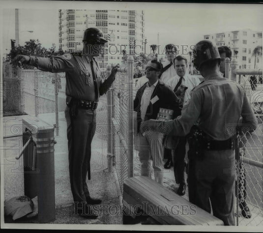 1968 Press Photo Tight security at GOP Convention Center in Miami Beach - Historic Images