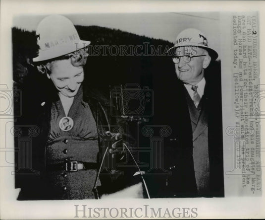 1952 Press Photo Pres. Truman & Margaret on inspection trip to Hungry Horse dam - Historic Images