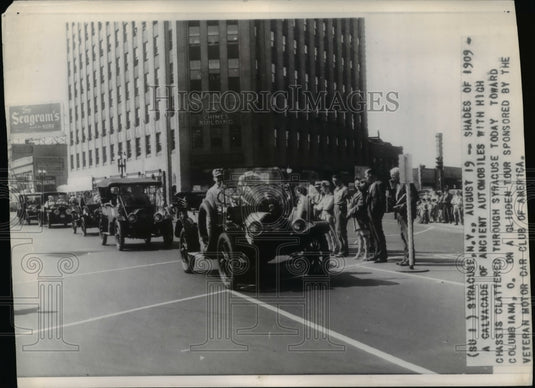 Press Photo Parade of Vintage Cars with high chassis in Columbiana - cvw21531 - Historic Images
