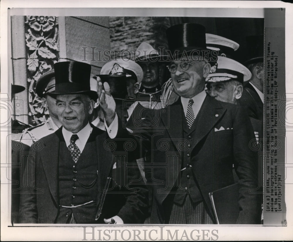 1947 Press Photo Pres Harry S Truman w/ PM King at House of Parliament, Ottawa - Historic Images