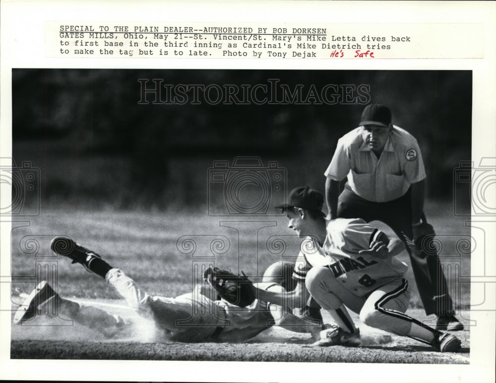 Press Photo St Vincent/St Mary&#39;s Mike Letta dives to first base in third inning - Historic Images
