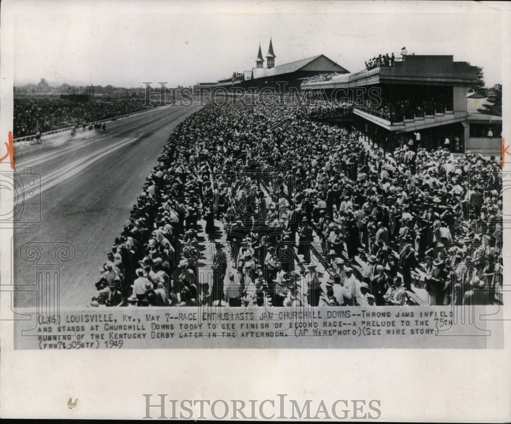 1949 Press Photo Throngs jams infield and stands at Churchill Downs - cvw21700 - Historic Images
