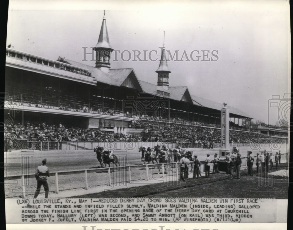 1943 Valdina Malden galloped across finish line at Derby Day card - Historic Images