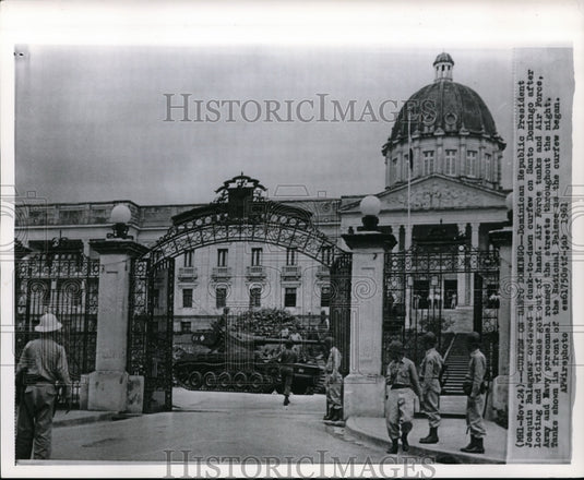 1961 Press Photo Dominican Republic army guarding National Palace after curfew - Historic Images