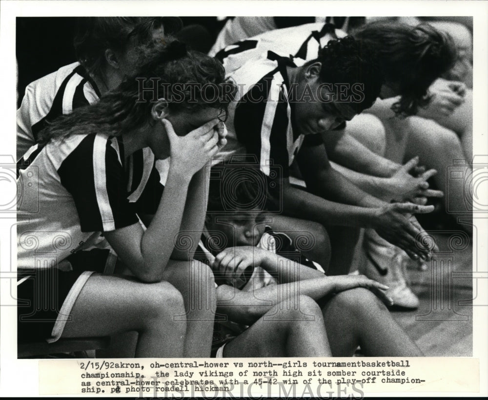 1992 Press Photo Lady vikings of North High loosing basketball championship - Historic Images