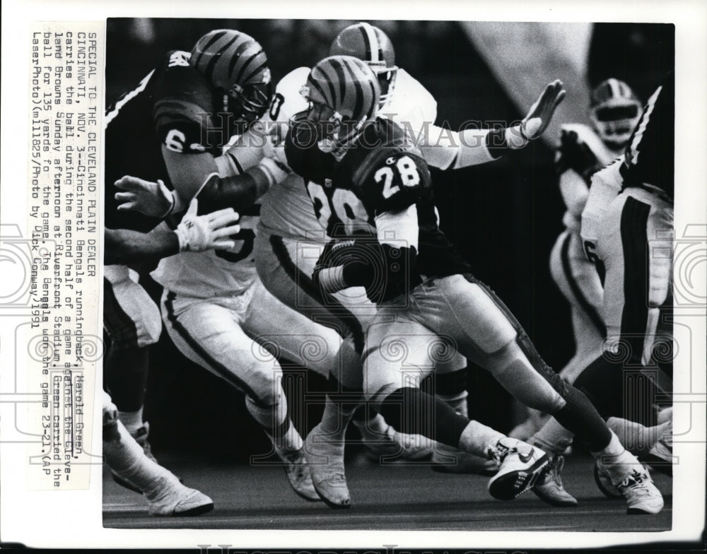 1991 Press Photo Cincinati Bengals against Cleveland Brown at Riverfront Stadium - Historic Images