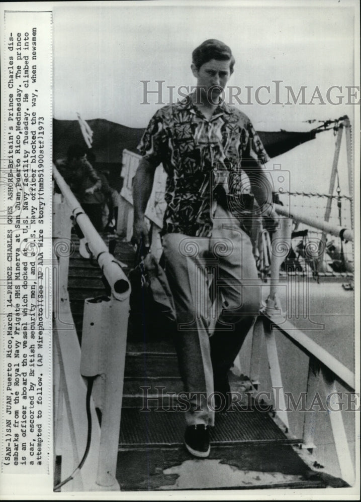 1973 Press Photo Prince Charles disembarks from Royal Navy Minerva at San Juan - Historic Images