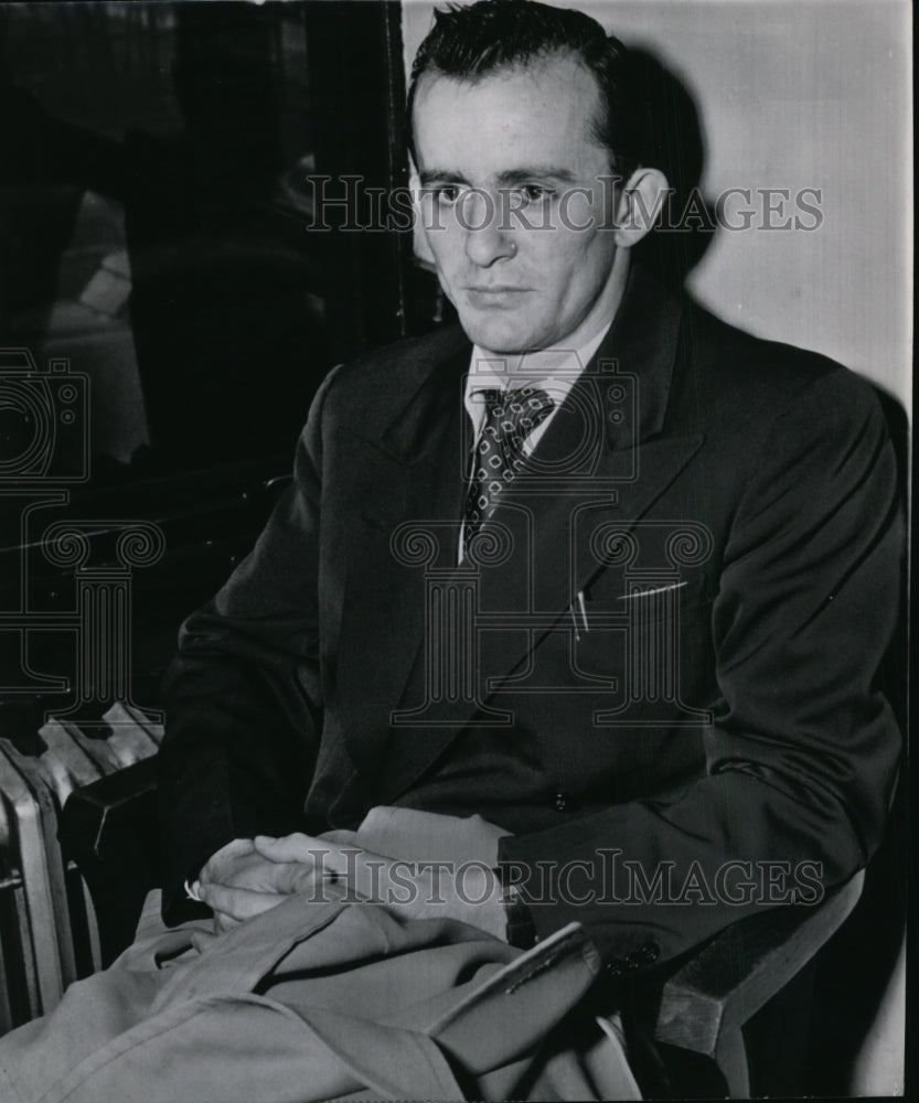 1953 Press Photo Fireman Richard Sommer testify on Sheppard&#39;s murder trial - Historic Images