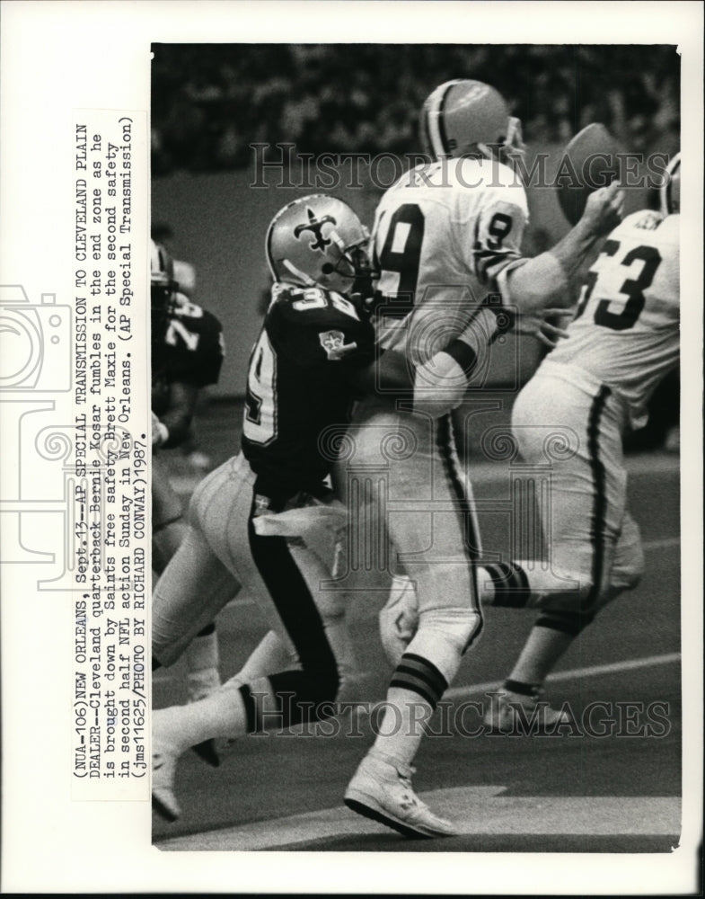 1987 Press Photo Cleveland quarterback Bernie Kosar fumbles in the end zone-Historic Images