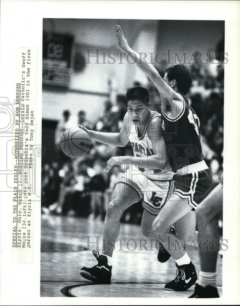 Press Photo Geoff Mogus gets past Todd Simon in first period at Elyria H.S, - Historic Images