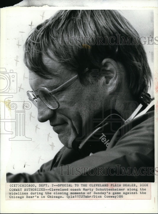 1986 Press Photo Cleveland coach Marty Schottenheimer against Chicago Bears- Historic Images