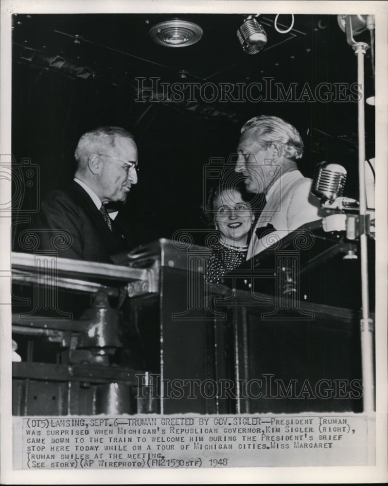 1948 Press Photo Pres. Truman surprised by Gov. Kim Sigler visit - cvw22302 - Historic Images