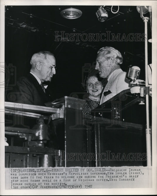1948 Press Photo Pres. Truman surprised by Gov. Kim Sigler visit - cvw22302 - Historic Images