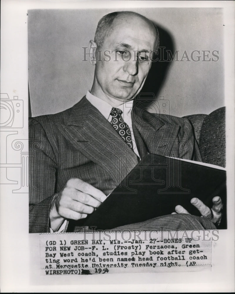 1954 Press Photo FL Ferzacca as head football at Marquette University - Historic Images